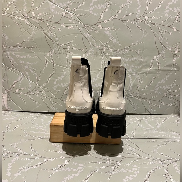 Circus NY Dia White & Black Chelsea Boot Women’s Size 7.5 New! - Picture 9 of 10